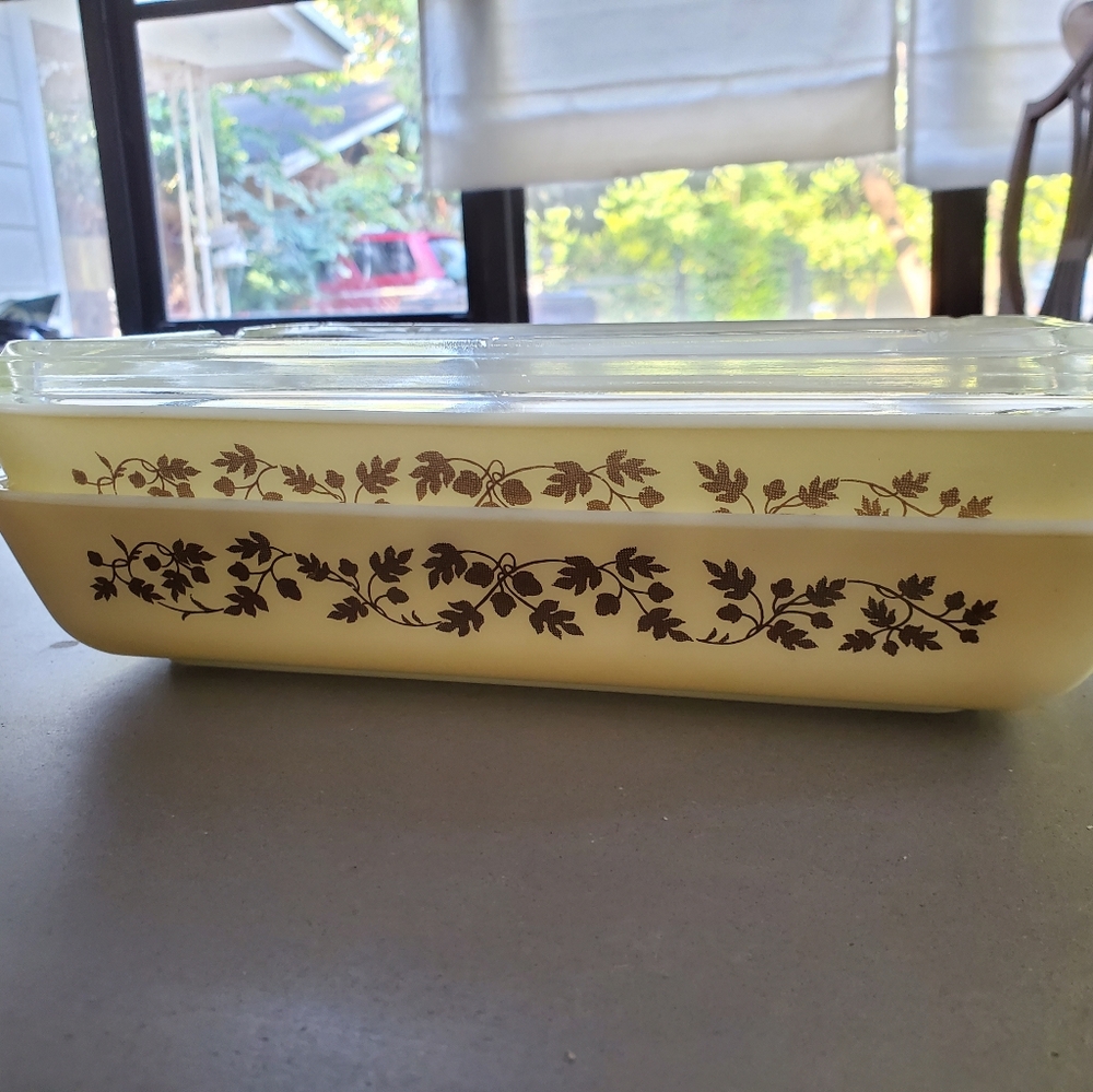 Pyrex Golden Acorn Space Saver 548-B Set